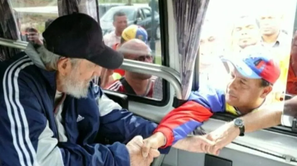Fidel Castro se zdraví s lidmi z Venezuely