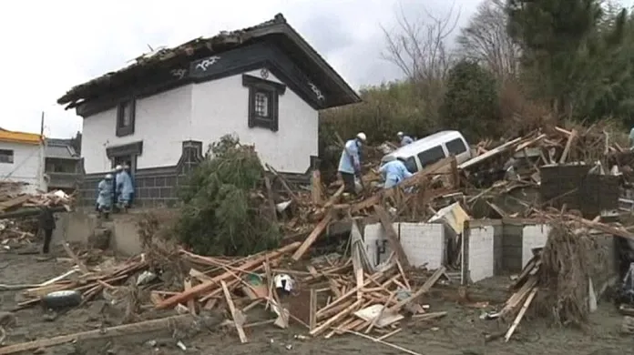 Japonsko odklízí trosky