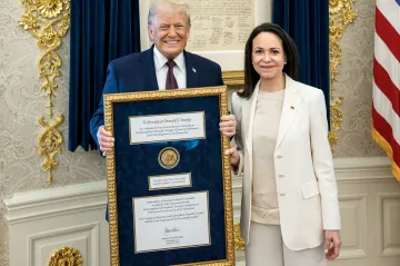 Trump přijal od Machadové medaili spojenou s Nobelovou cenou míru, píše Reuters