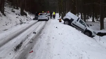 Nehoda na silnici mezi Novými Hamry a Horní Blatnou