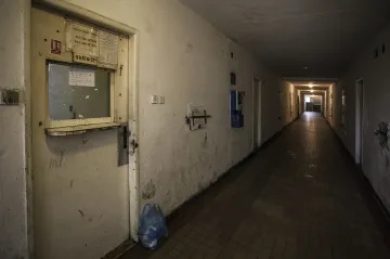 Ve vážné bytové nouzi v Česku žije 83 tisíc lidí, z toho přes 20 tisíc dětí, odhalila analýza