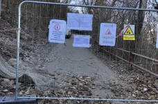 Část brněnské stezky pod Červeným kopcem je uzavřená kvůli nebezpečí pádu kamenů
