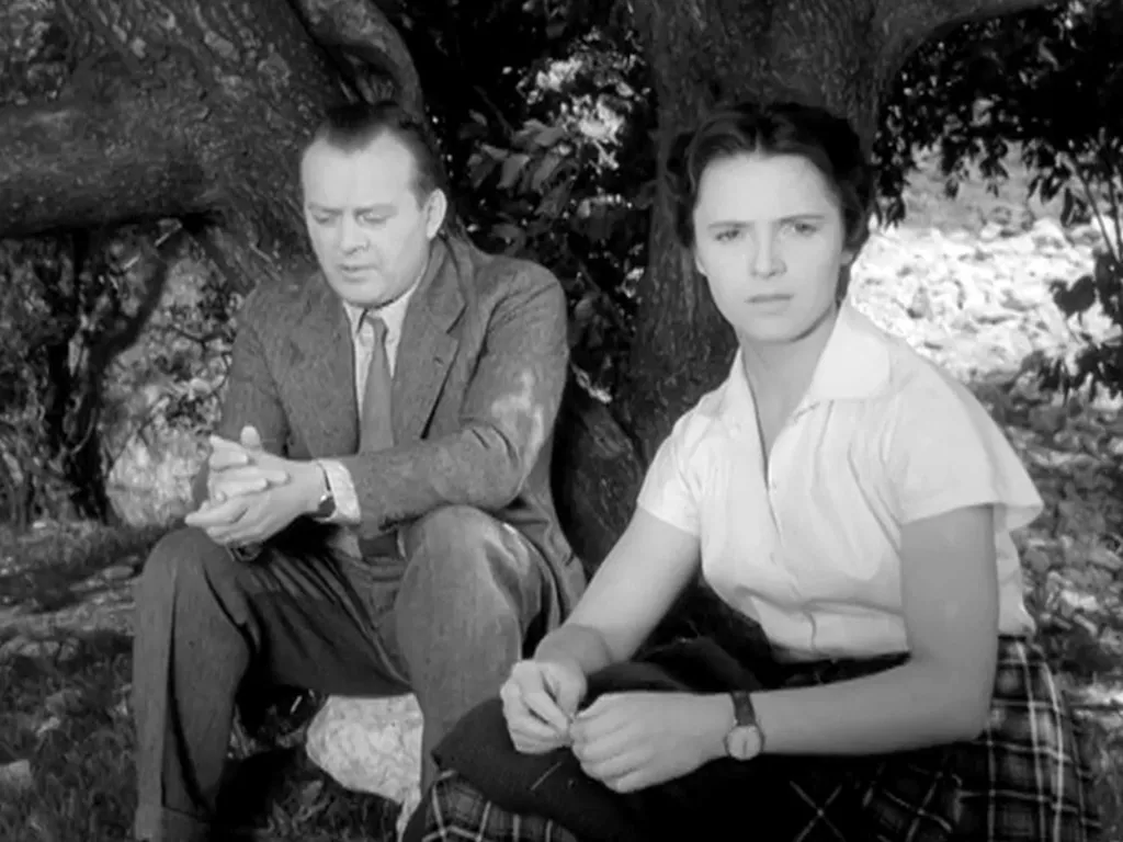 Jeden z prvních snímků, v němž se Vlasta Chramostová objevila na stříbrném plátně, byla Škola otců z roku 1957. Později ho komunističtí cenzoři poslali do trezoru. Ve filmu se herečka objevila vedle slavných kolegů Karla Högera, Ladislava Peška, Rudolfa Hrušínského nebo Josefa Mixy.