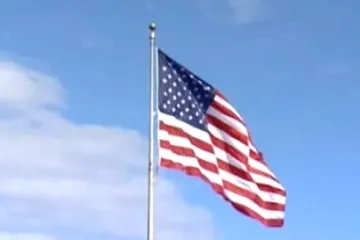 Ekonomika USA v den voleb: propad dolaru a výroby, růst akcií