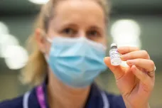 Evropská agentura by o vakcíně od AstraZeneca mohla rozhodnout 29. ledna. Komise shání i jinde