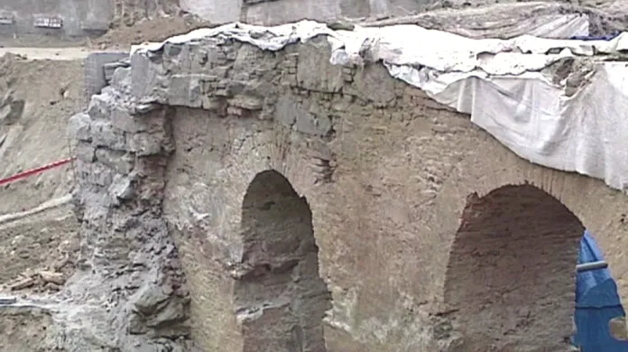 Archeologické nálezy v areálu Bratislavského hradu