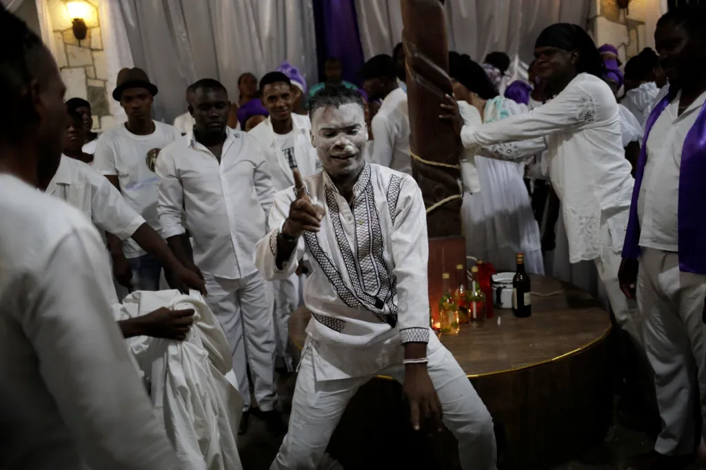 Vyznavači voodoo na Haiti oslavili svátek smrti