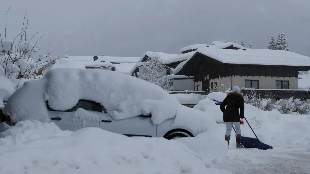 Odklízení sněhu v rakouské obci Flachau