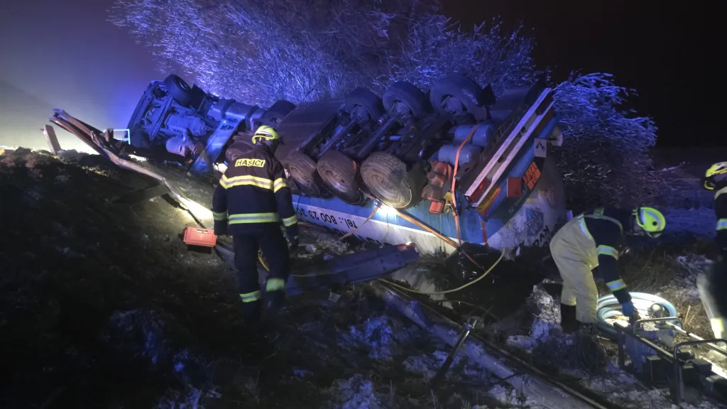 Havárie cisterny u Žďáru na Rakovnicku