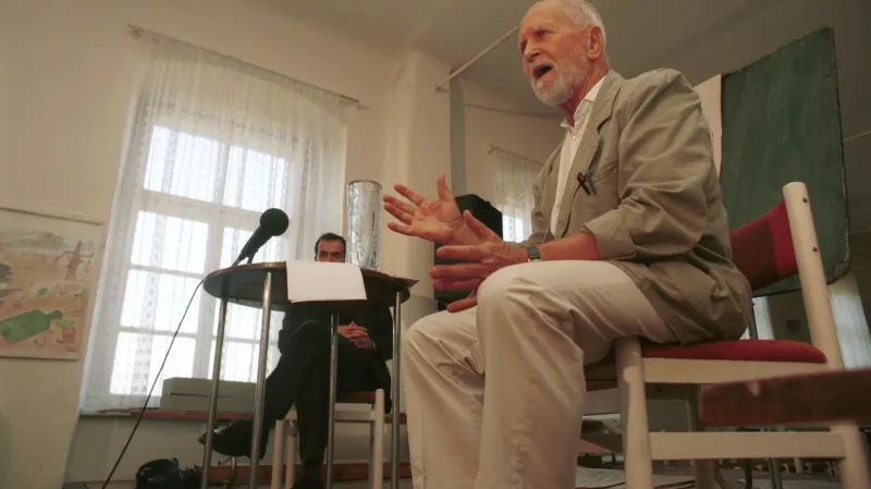 Jaroslav Skála na konferenci v protialkoholní léčebně u Apolináře (na snímku z 6. září 1993)