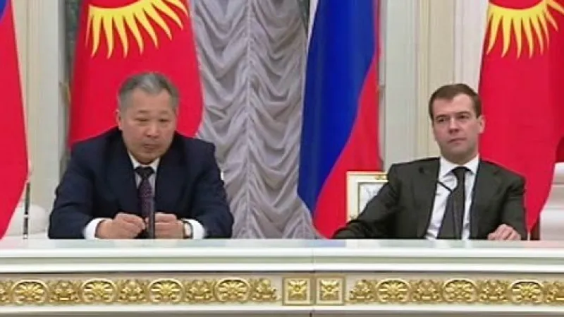 Kurmanbek Bakijev a Dmitrij Medveděv