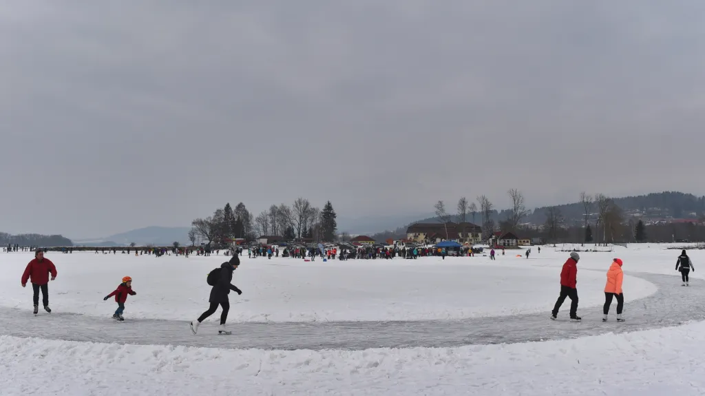 V roce 2017 se na Lipně bruslilo déle než měsíc, v roce 2018 jen týden a půl