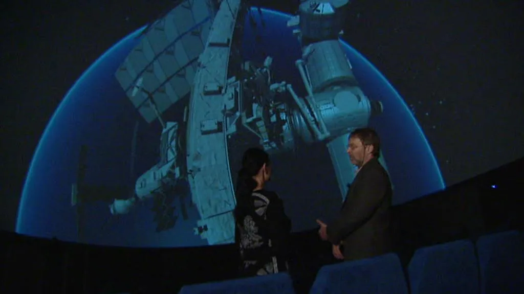 Projekce ISS v digitálním planetáriu v Hradci Králové