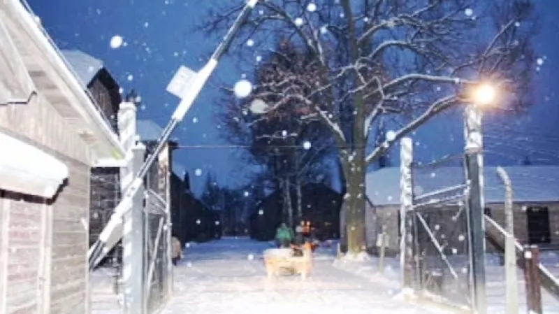 Ukradený nápis Arbeit macht frei