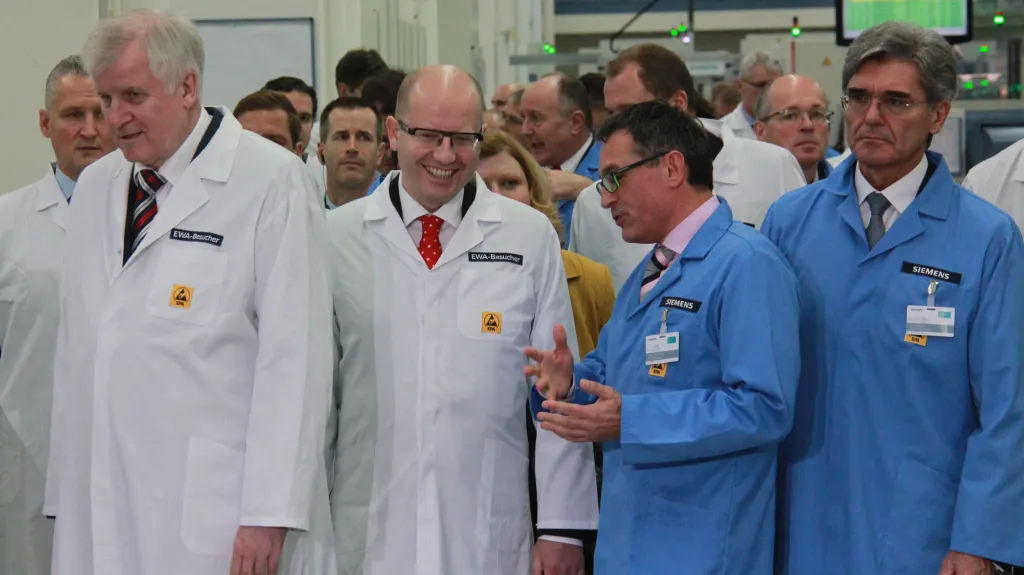 Horst Seehofer a Bohuslav Sobotka v amberském závodě společnosti Siemens
