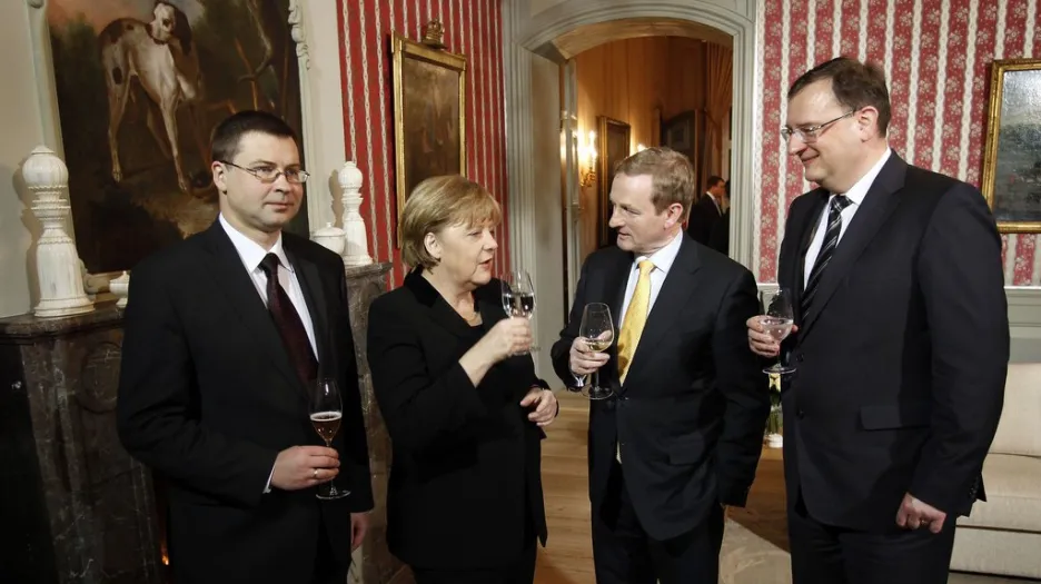 Premiér Lotyšska Valdis Dombrovskis, kancléřka SRN Angela Merkelová, premiér Irska Enda Kenny a Petr Nečas