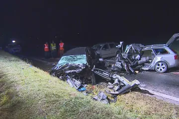 Při srážce tří aut na Znojemsku zemřeli čtyři lidé