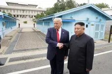 Trump se potřetí sešel s Kimem a jako první úřadující prezident USA vstoupil na území KLDR