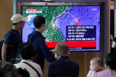 Severní Korea zřejmě opět vypálila balistickou raketu, možná letěla z ponorky