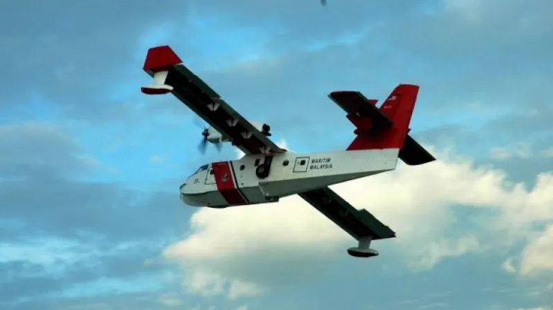 Po letadle se 239 lidmi na palubě se slehla zem