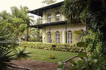 Dům Ernesta Hemingwaye v ohrožení. Správkyně nechce odejít, stará se o desítky koček