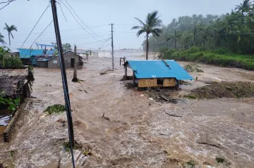 Supertajfun udeřil na Filipíny, má první oběti