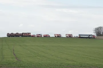 U Čáslavi se srazily vlaky. Pět lidí skončilo v nemocnici, vrtulník odletěl prázdný