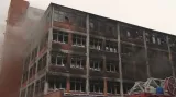 NO COMMENT: 103. budova den po rozsáhlém požáru