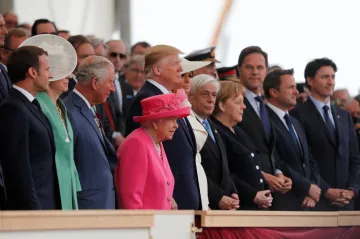 Státníci oslavili 75 let od operace Overlord. Naše válečná generace je odolná, prohlásila Alžběta II. v Portsmouthu