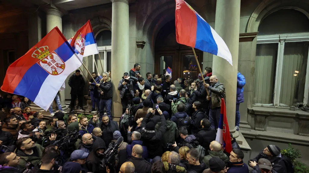 Protest u bělehradské radnice 24. prosince