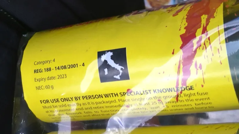 Pyrotechniku 4. kategorie smějí prodávat pouze licencované obchody profesionálům s průkazem