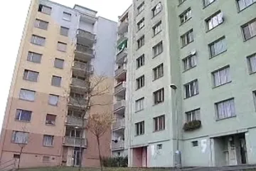 Kdo zaplatí doplatek za okna – původní družstevník, nebo nabyvatel bytu?