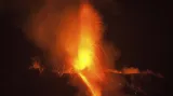Nejmohutnější evropská sopka opět září do noci