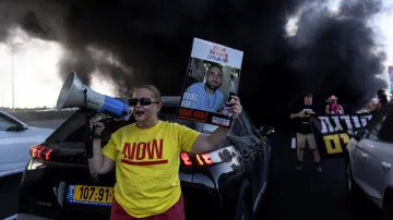 Protestující blokující dálnici u Tel Avivu požadují propuštění rukojmí a konec války v Gaze