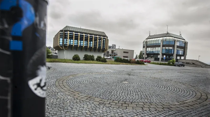 Co skrývají dvě podivné strahovské budovy pro technologický provoz pražských silničních tunelů?