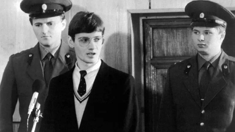 Záběr ze soudu se západoněmeckým občanem Mathiasem Rustem v budově Nejvyššího soudu SSSR v Moskvě .