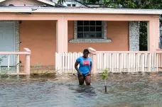 Hurikán Dorian už má pět obětí. Bahamská vláda mluví o „historické tragédii“