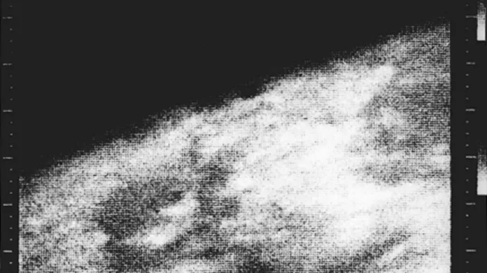 Mars, jak ho vyfotila sonda Mariner 4