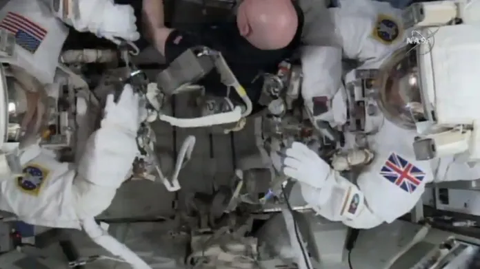Peake a Kopra během směny mimo ISS