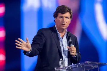 Tucker Carlson nečekaně skončil na Fox News