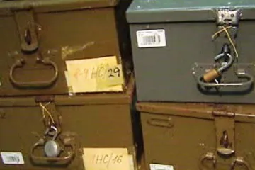 Politika znemožníme náletem včel, plánovali estébáci