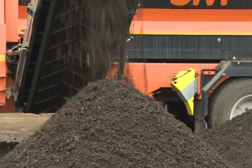 Přerov rozděluje kompost z kompostárny. Zájem je obrovský