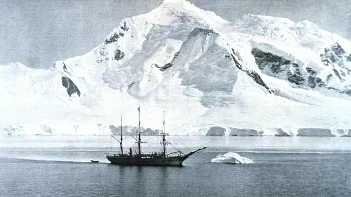 Loď Belgica u Antarktidy