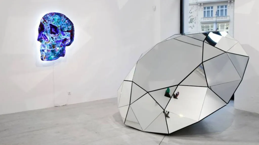 Glassplus à la Borges aneb Zrcadlo a maskáč