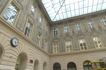 Budova pošty v Jindřišské ulici je na prodej. Minimální cena je přes 1,3 miliardy korun