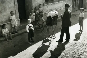 Lesk a bída. Sto let českých dějin očima fotografů