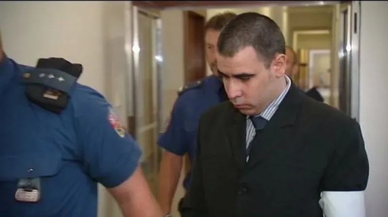 Začal soud s učitelem, který zastřelil studentku a jejího dědečka