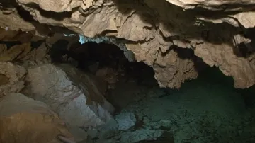 Jezerní dóm v jeskyni na Turoldu