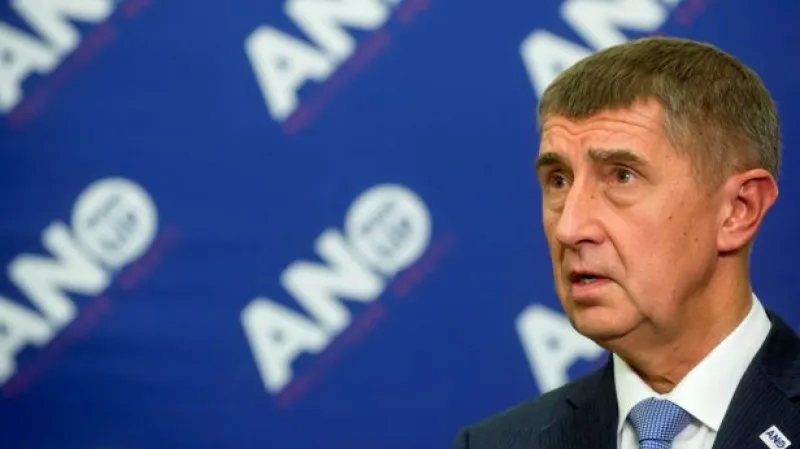 Události: Spor o platy poslanců dál rozvracejí koalici