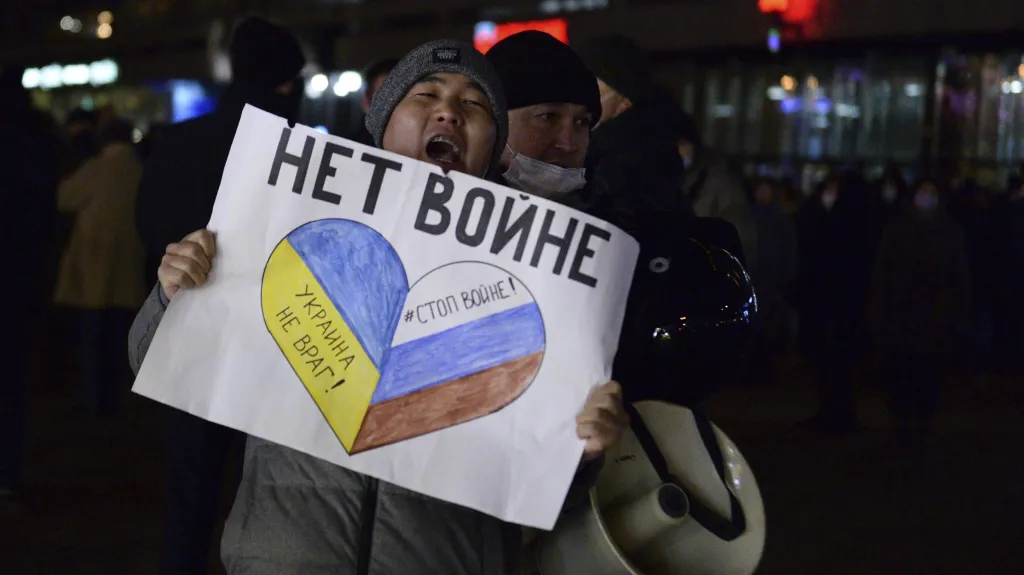 Lidé v Moskvě vyšli kvůli útoku na Ukrajinu do ulic